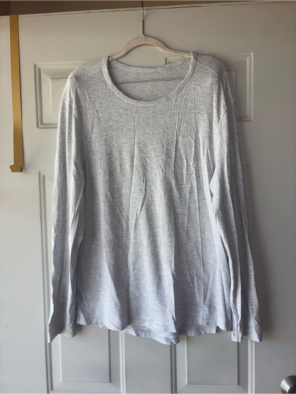 Lululemon gray long sleeve top size M/L *Flaw*